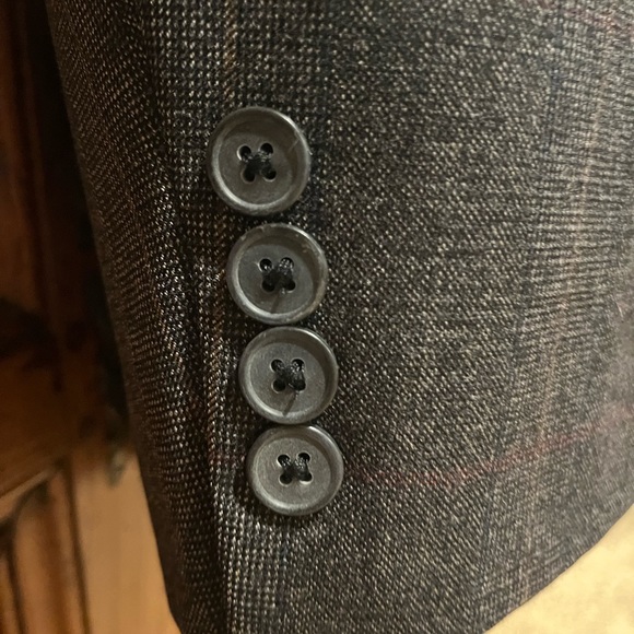 Men's classic Joesph Abboud wool blend suit from Garys of Newport Beach. - Picture 7 of 10